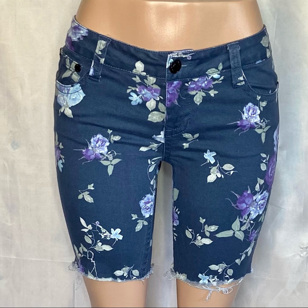 🟢 Wallflower Floral Raw Edge Low Rise Bermuda Shorts Size 9 (#51)